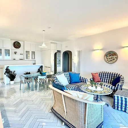 Dimora Collection - - Boutique Luxury With Direct Sea View And Access アパート
