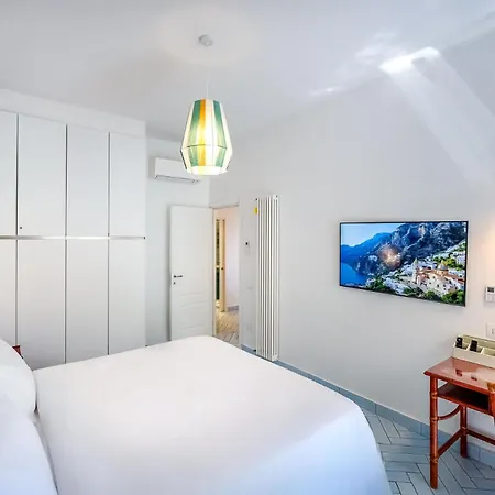 Lejlighed Dimora Collection - - Boutique Luxury With Direct Sea View And Access